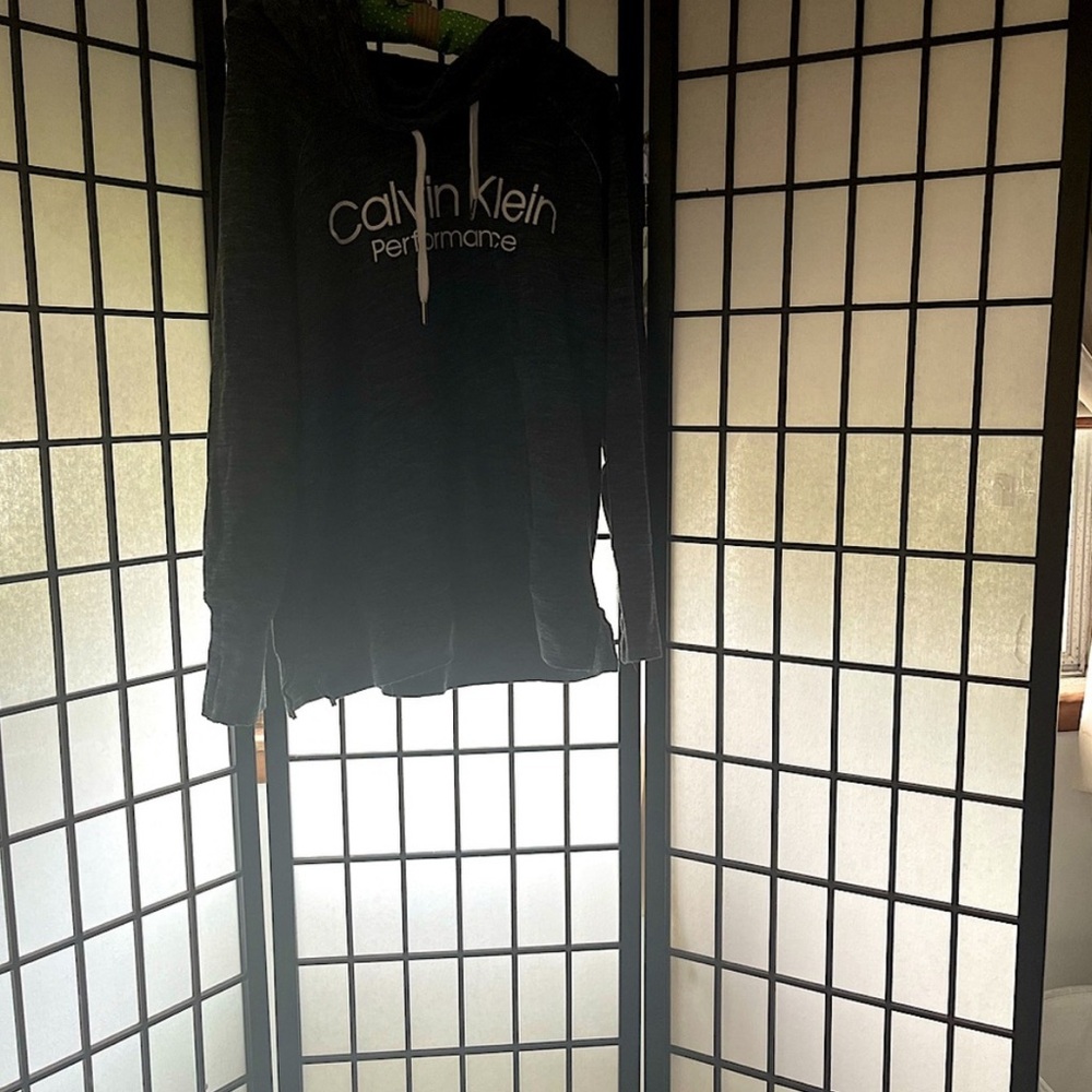 Preowned Calvin Klein Performance Hoodie
Size Large
No flaws/smoke free